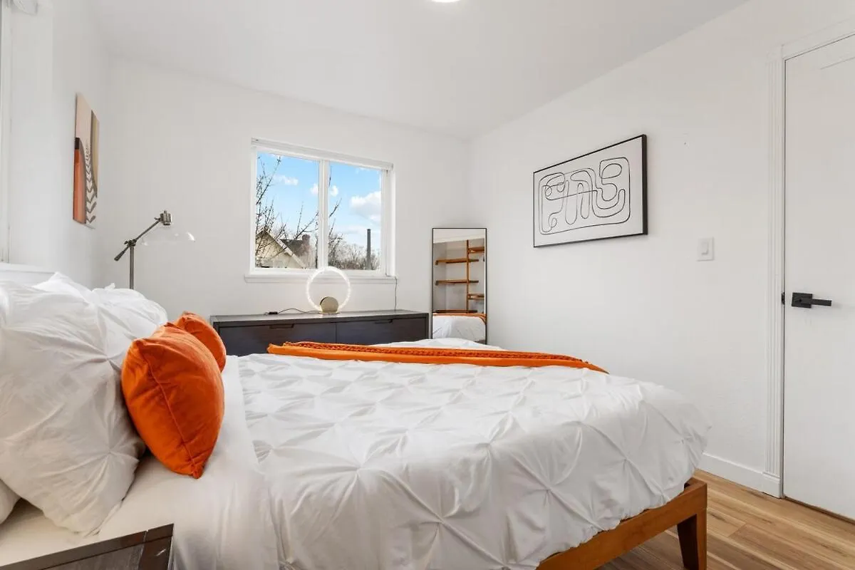 Urban Oasis With Cedar Hot Tub Villa Seattle Holiday home