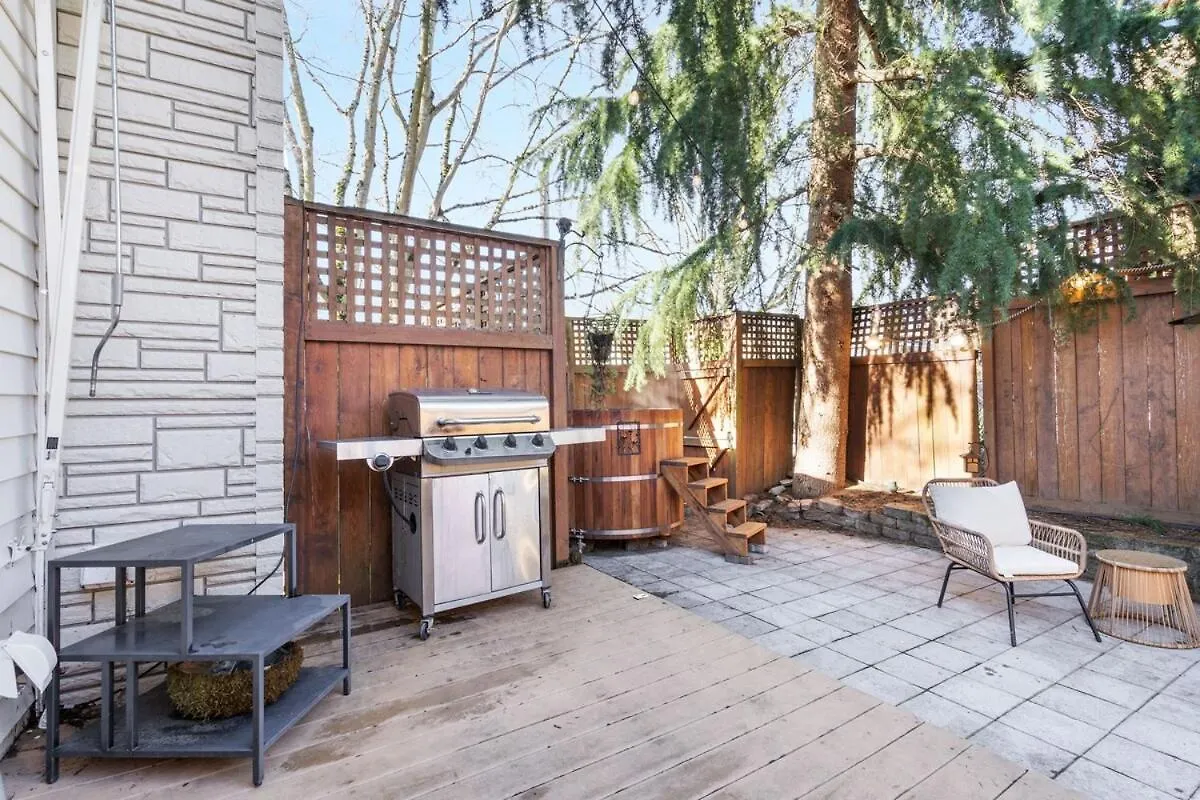 Urban Oasis With Cedar Hot Tub Villa Seattle United States