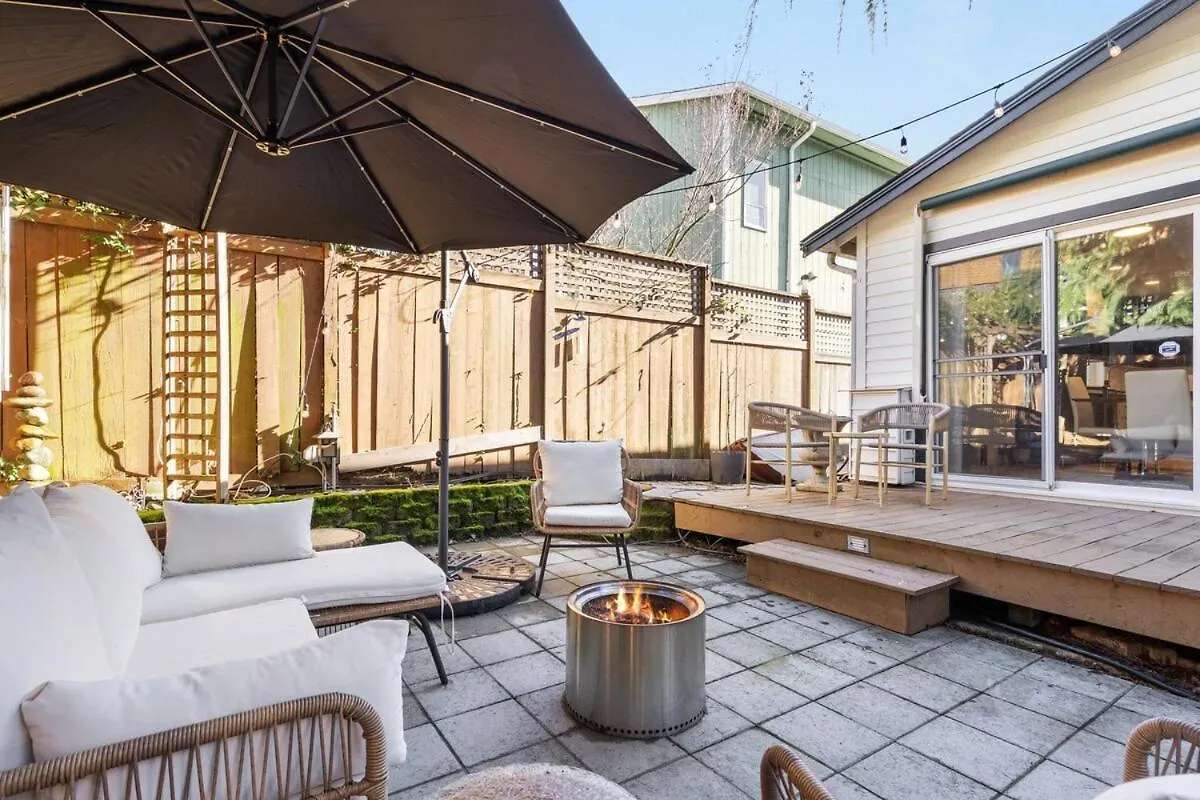 Urban Oasis With Cedar Hot Tub Villa Seattle 0*,  United States