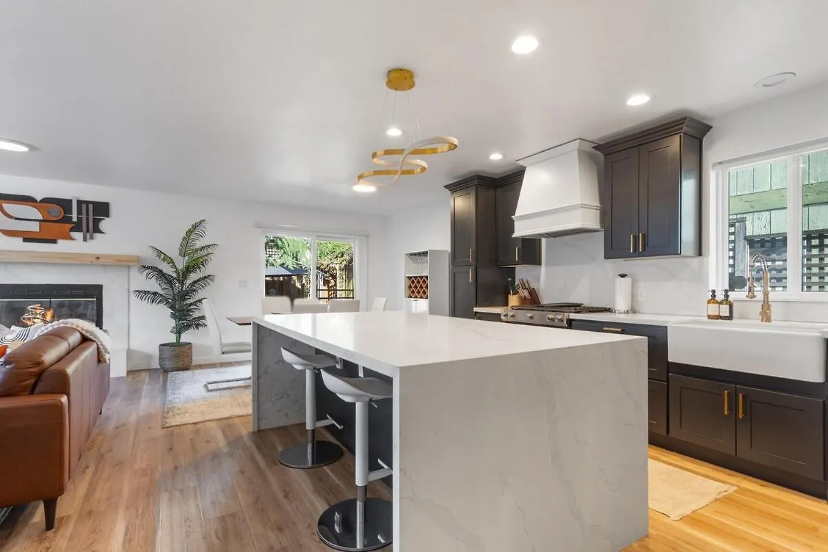 Urban Oasis With Cedar Hot Tub Villa Seattle Holiday home