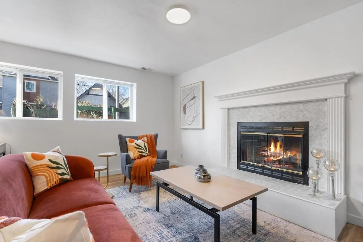 Urban Oasis With Cedar Hot Tub Villa Seattle
