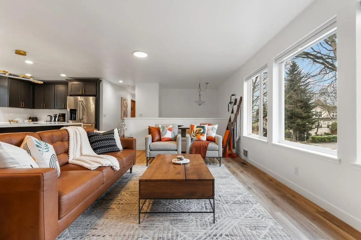 Holiday home Urban Oasis With Cedar Hot Tub Villa Seattle United States