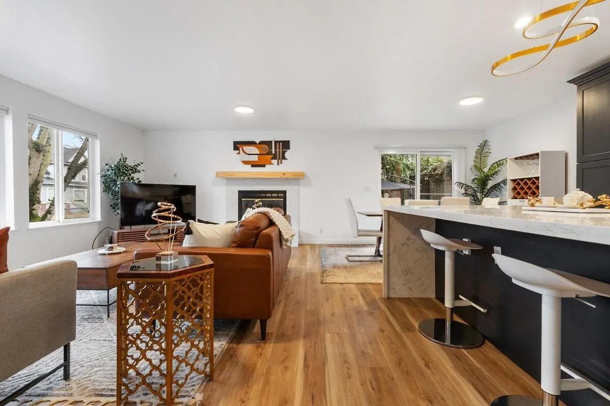 Urban Oasis With Cedar Hot Tub Villa Seattle 0*,  United States