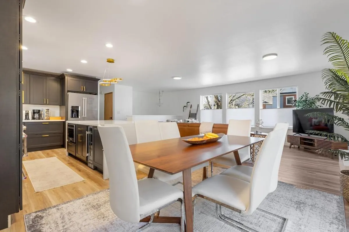 Holiday home Urban Oasis With Cedar Hot Tub Villa Seattle