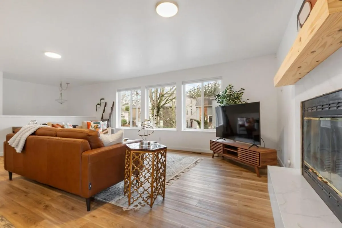 Urban Oasis With Cedar Hot Tub Villa Seattle